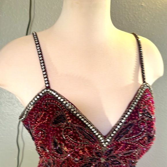 Vintage NWT ball gown with beautiful sheen & floral beading - Picture 4 of 10